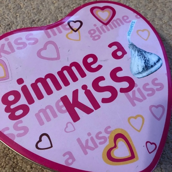 Hershey’s Kiss Heart Shaped Tin Can - Picture 6 of 8